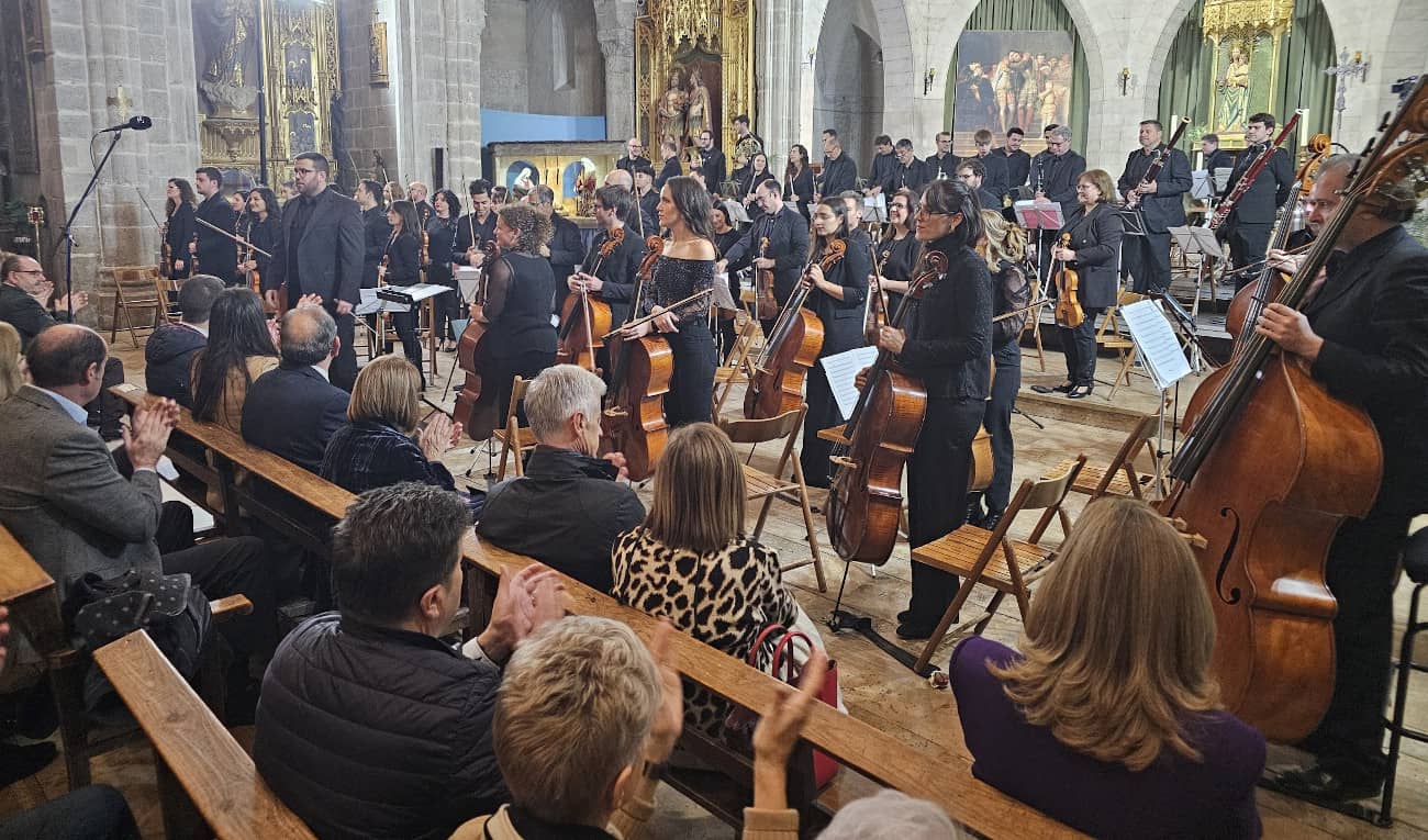 La Orquesta Sinfónica Victoria Fernández celebra su segundo concierto navideño en la Colegiata de Gandia