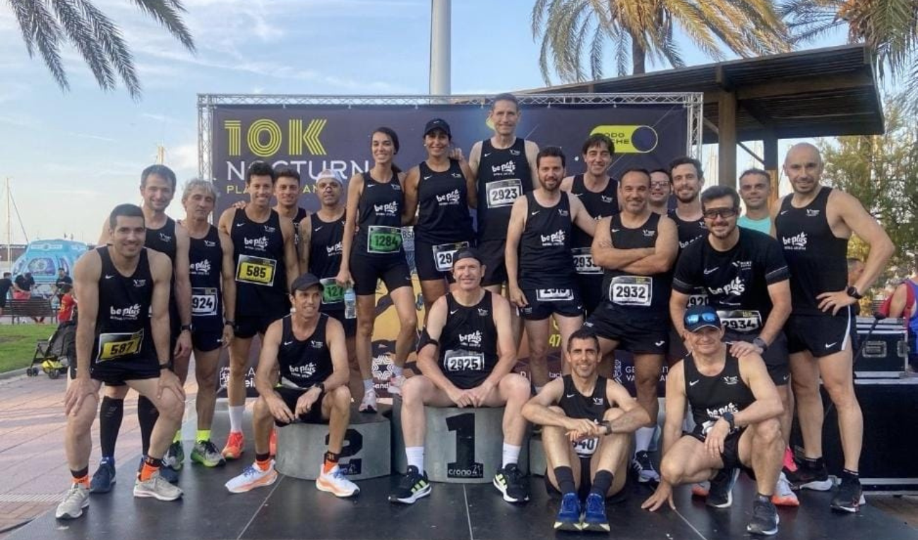El Club Vicky Foods Athletics Family brilla en la 10K Nocturna de Gandia 2025